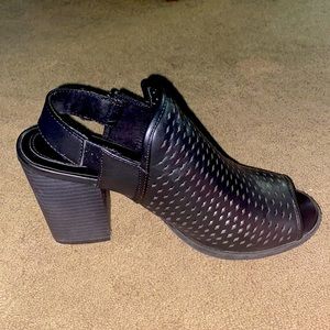 Chelsea Moreland Black Wedges